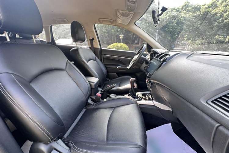 Used Mitsubishi ASX 2016 1.6L Manual Two-Wheel Drive Pioneer Edition Interior 10