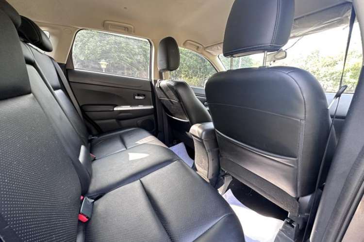 Used Mitsubishi ASX 2016 1.6L Manual Two-Wheel Drive Pioneer Edition Interior 11