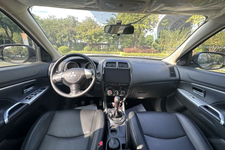 Used Mitsubishi ASX 2016 1.6L Manual Two-Wheel Drive Pioneer Edition Interior 2
