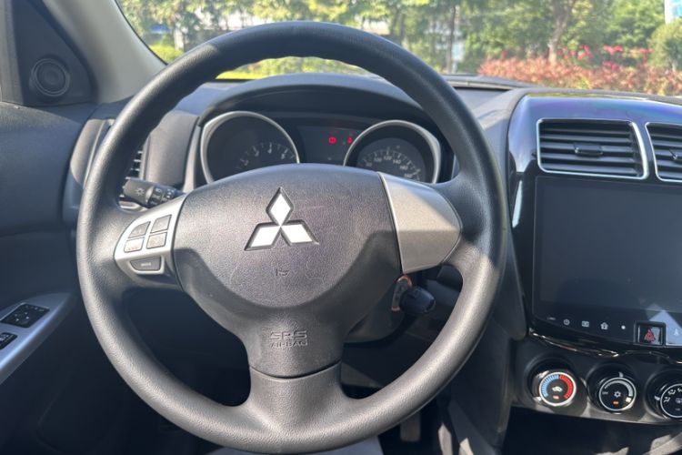 Used Mitsubishi ASX 2016 1.6L Manual Two-Wheel Drive Pioneer Edition Interior 3