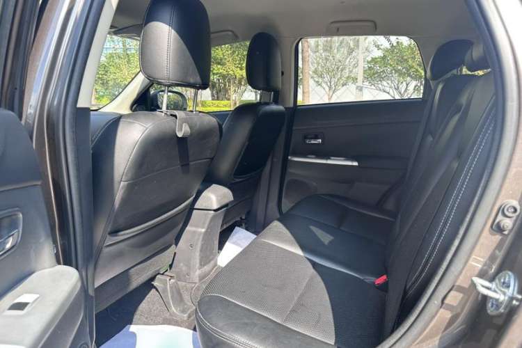Used Mitsubishi ASX 2016 1.6L Manual Two-Wheel Drive Pioneer Edition Interior 9