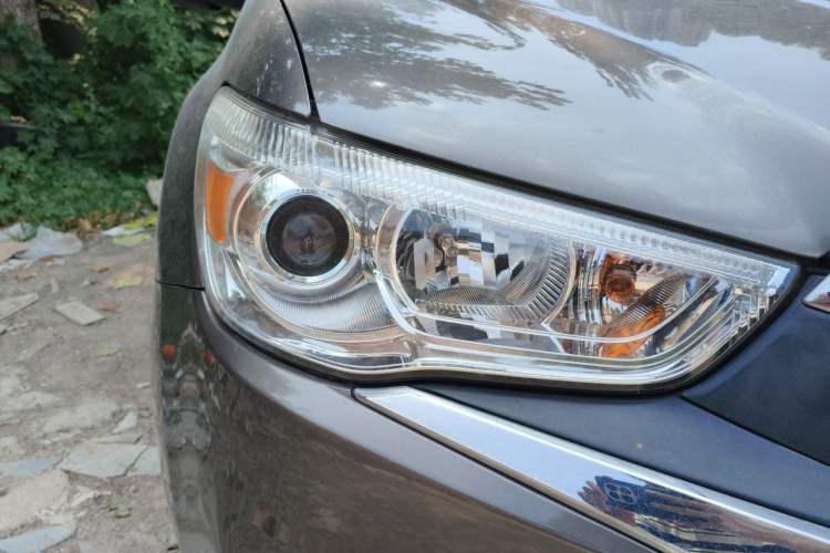 Used Mitsubishi ASX 2016 1.6L Manual Two-Wheel Drive Entry Version Right Front Headlight