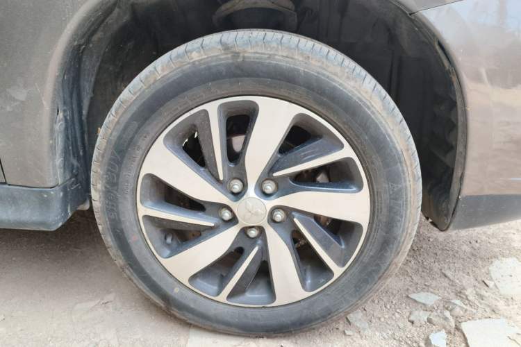 Used Mitsubishi ASX 2016 1.6L Manual Two-Wheel Drive Entry Version Right Front Wheel Hub