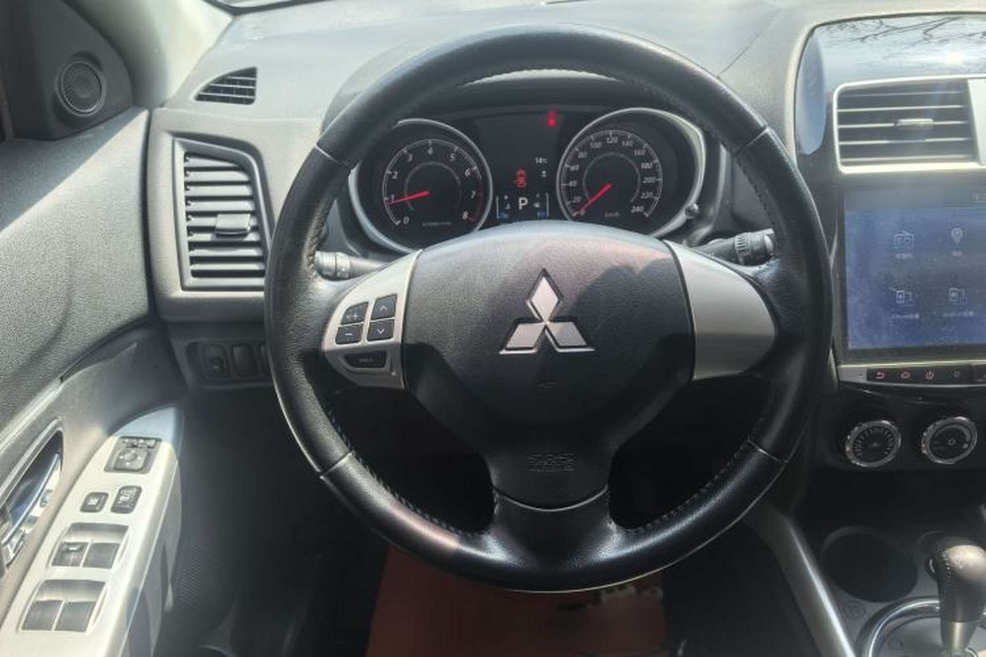 Used Mitsubishi ASX 2016 2.0L CVT Two-Wheel Drive Navigation Edition Audio And AC Panel