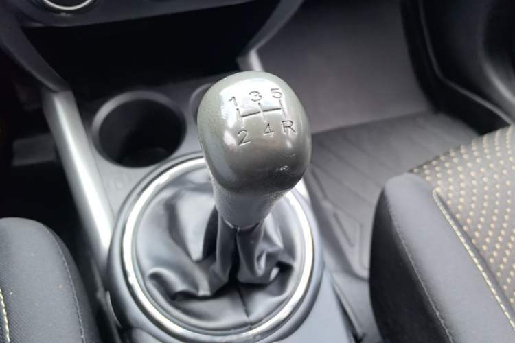Used Mitsubishi ASX 2016 1.6L Manual Two-Wheel Drive Pioneer Edition Gear Lever