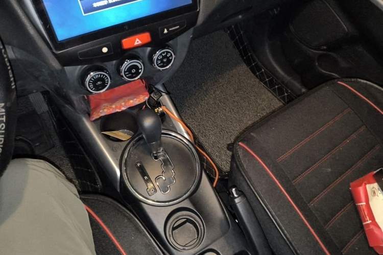 Used Mitsubishi ASX 2016 2.0L CVT Two-Wheel Drive Excellence Edition Gear Lever
