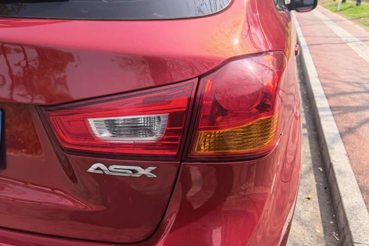 Used Mitsubishi ASX 2016 2.0L CVT Two-Wheel Drive Navigation Edition Interior 3