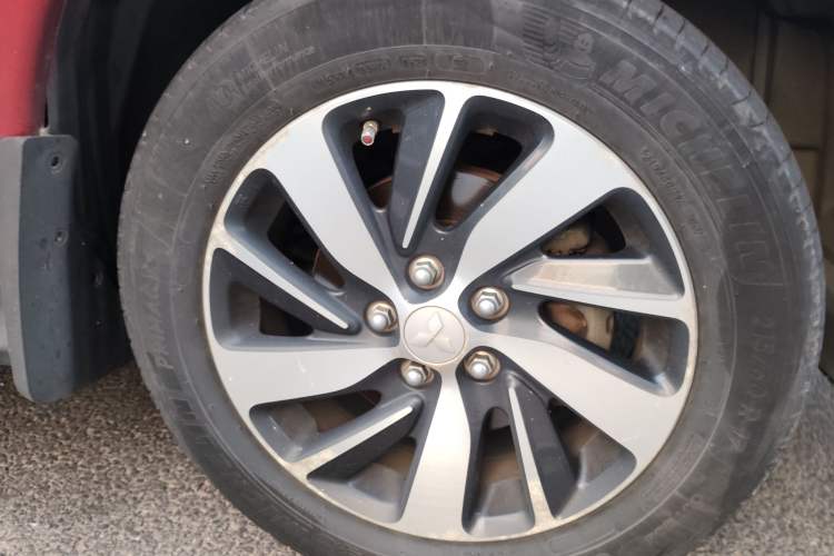 Used Mitsubishi ASX 2016 2.0L CVT Two-Wheel Drive Navigation Edition Right Front Wheel Hub