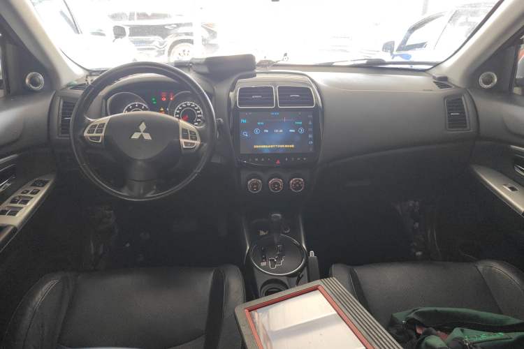 Used Mitsubishi ASX 2016 2.0L CVT Two-Wheel Drive Navigation Edition Center Console