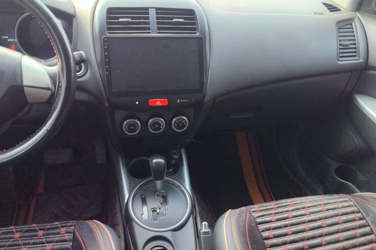 Used Mitsubishi ASX 2016 2.0L CVT Two-Wheel Drive Navigation Edition Audio And AC Panel