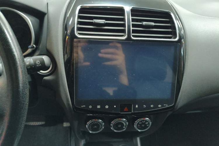 Used Mitsubishi ASX 2016 2.0L CVT Two-Wheel Drive Navigation Edition Audio And AC Panel