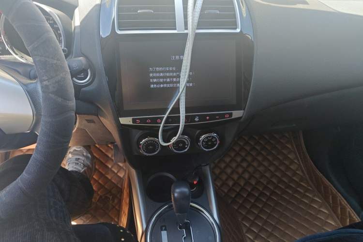 Used Mitsubishi ASX 2016 2.0L CVT Two-Wheel Drive Navigation Edition Audio And AC Panel