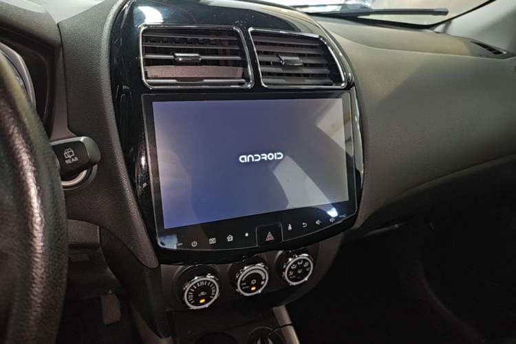 Used Mitsubishi ASX 2016 2.0L CVT Two-Wheel Drive Navigation Edition Audio And AC Panel
