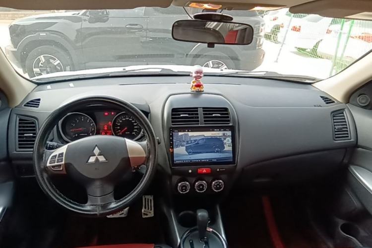 Used Mitsubishi ASX 2016 2.0L CVT Two-Wheel Drive Excellence Edition Center Console