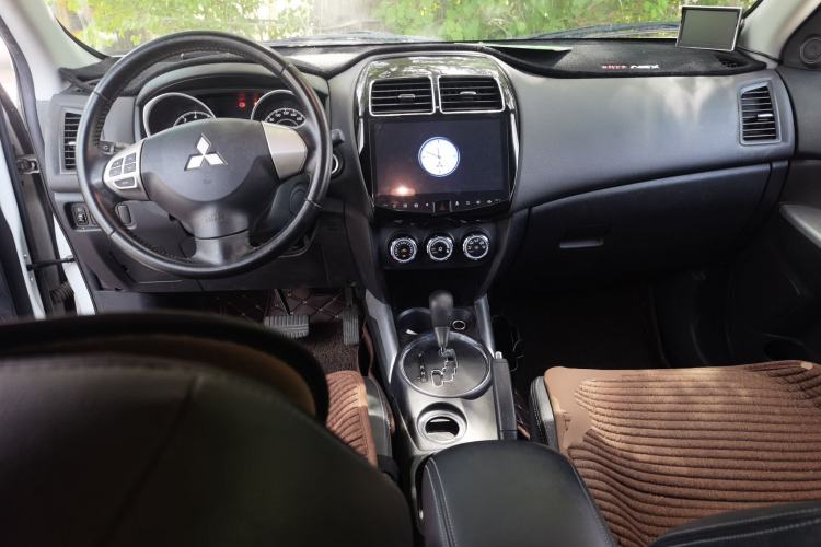 Used Mitsubishi ASX 2016 2.0L CVT Two-Wheel Drive Navigation Edition Center Console