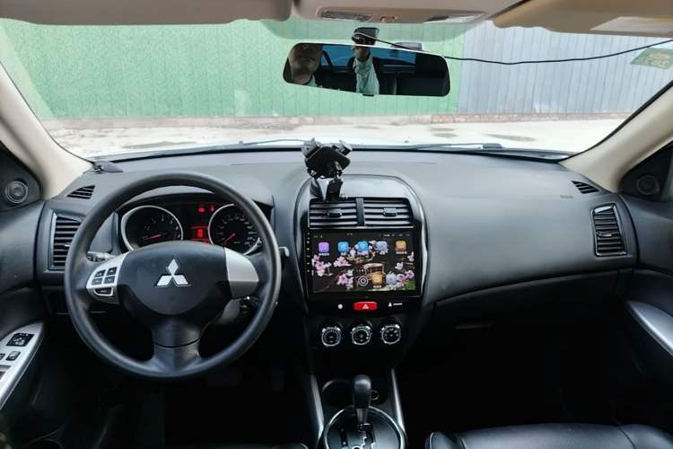 Used Mitsubishi ASX 2016 2.0L CVT Two-Wheel Drive Excellence Edition Center Console