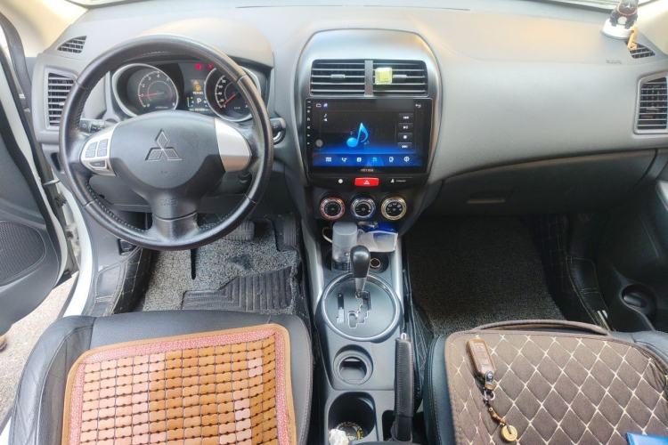 Used Mitsubishi ASX 2016 2.0L CVT Two-Wheel Drive Navigation Edition Center Console