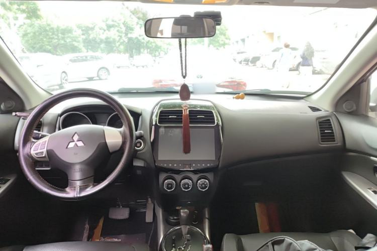 Used Mitsubishi ASX 2016 2.0L CVT Two-Wheel Drive Navigation Edition Center Console