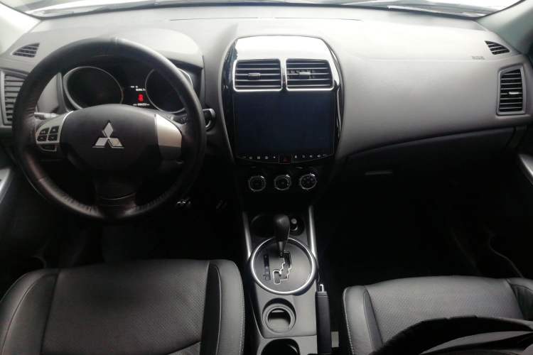 Used Mitsubishi ASX 2016 2.0L CVT Two-Wheel Drive Navigation Edition Center Console