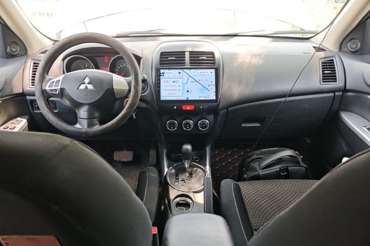 Used Mitsubishi ASX 2016 2.0L CVT Two-Wheel Drive Excellence Edition Center Console