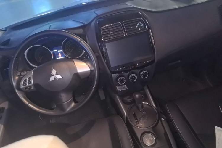 Used Mitsubishi ASX 2016 2.0L CVT Two-Wheel Drive Navigation Edition Center Console