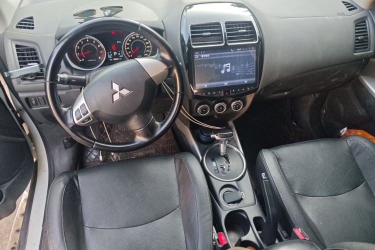 Used Mitsubishi ASX 2016 2.0L CVT Two-Wheel Drive Navigation Edition Center Console