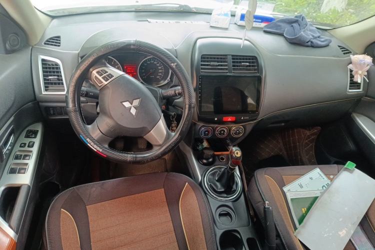 Used Mitsubishi ASX 2016 1.6L Manual Two-Wheel Drive Pioneer Edition Center Console