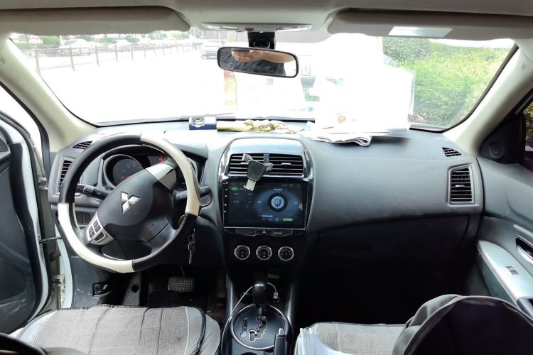 Used Mitsubishi ASX 2016 2.0L CVT Two-Wheel Drive Excellence Edition Center Console