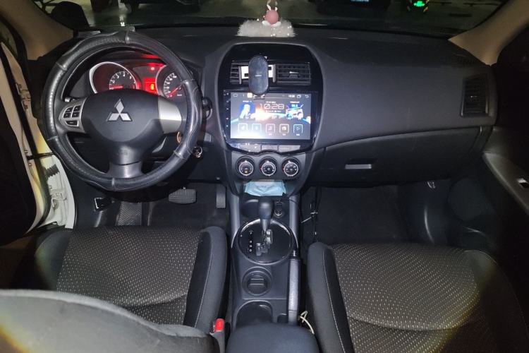 Used Mitsubishi ASX 2016 2.0L CVT Two-Wheel Drive Excellence Edition Center Console
