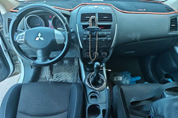 Used Mitsubishi ASX 2016 1.6L Manual Two-Wheel Drive Entry Version Center Console