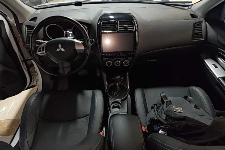 Used Mitsubishi ASX 2016 2.0L CVT Two-Wheel Drive Navigation Edition Center Console