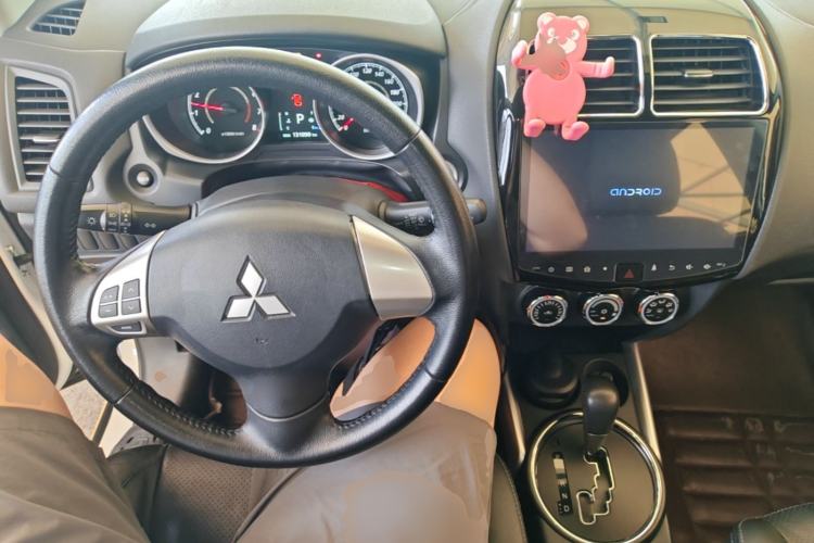 Used Mitsubishi ASX 2016 2.0L CVT Two-Wheel Drive Navigation Edition Center Console