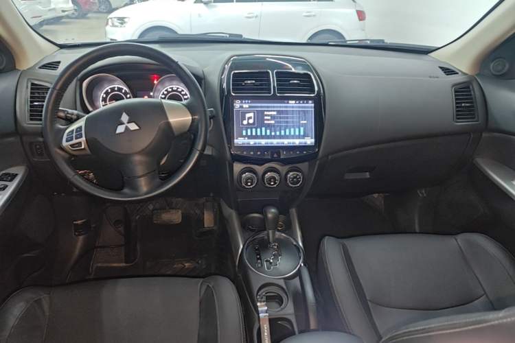 Used Mitsubishi ASX 2016 2.0L CVT Two-Wheel Drive Navigation Edition Center Console