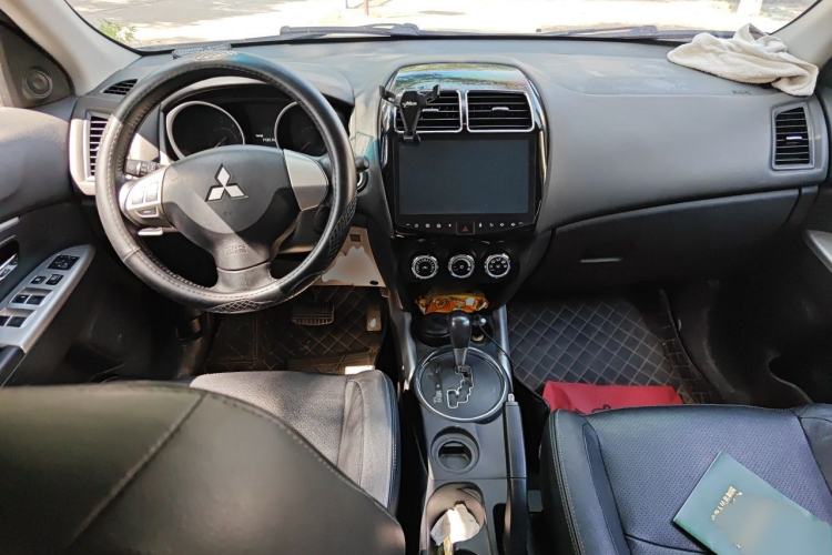 Used Mitsubishi ASX 2016 2.0L CVT Two-Wheel Drive Navigation Edition Center Console
