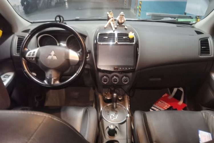 Used Mitsubishi ASX 2016 2.0L CVT Two-Wheel Drive Navigation Edition Center Console