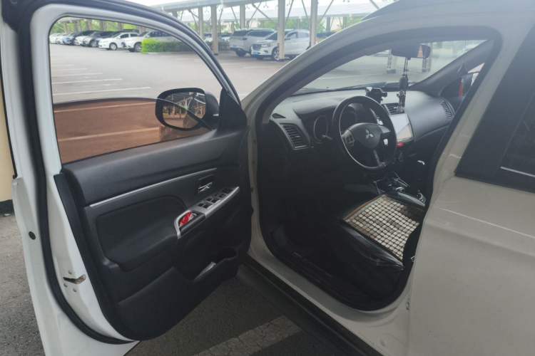 Used Mitsubishi ASX 2016 1.6L Manual Two-Wheel Drive Pioneer Edition Driver Seat