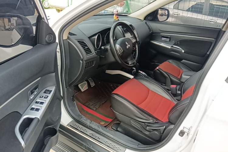 Used Mitsubishi ASX 2016 2.0L CVT Two-Wheel Drive Excellence Edition Driver Seat