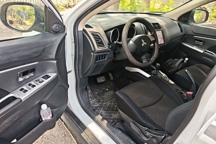 Used Mitsubishi ASX 2016 2.0L CVT Two-Wheel Drive Excellence Edition Driver Seat