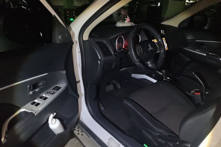 Used Mitsubishi ASX 2016 2.0L CVT Two-Wheel Drive Excellence Edition Driver Seat