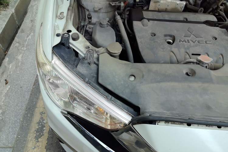 Used Mitsubishi ASX 2016 2.0L CVT Two-Wheel Drive Excellence Edition Engine Bay Right