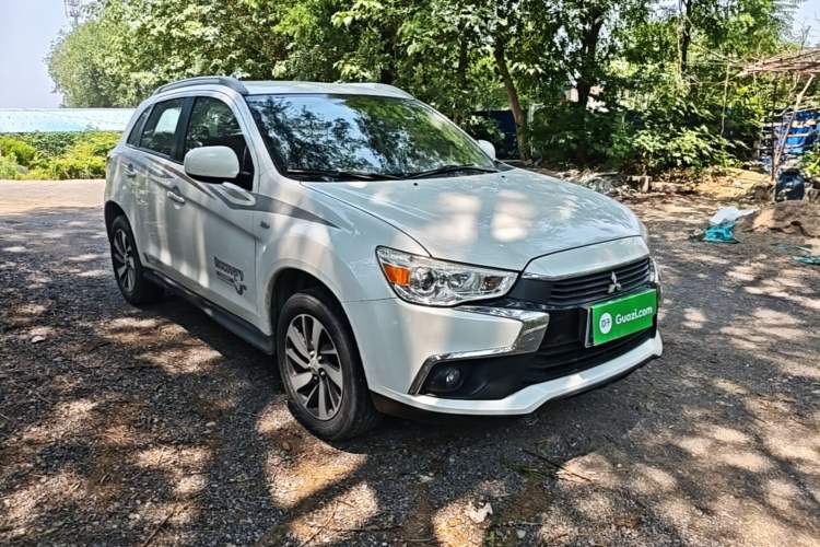 Used Mitsubishi ASX 2016 2.0L CVT Two-Wheel Drive Excellence Edition Front Right 45 Deg