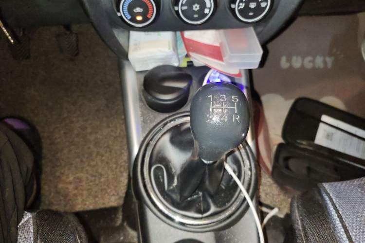 Used Mitsubishi ASX 2016 1.6L Manual Two-Wheel Drive Pioneer Edition Gear Lever