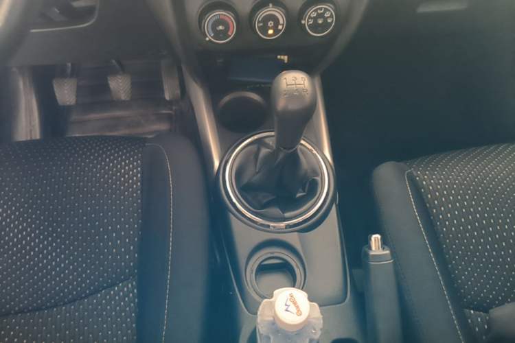 Used Mitsubishi ASX 2016 1.6L Manual Two-Wheel Drive Pioneer Edition Gear Lever