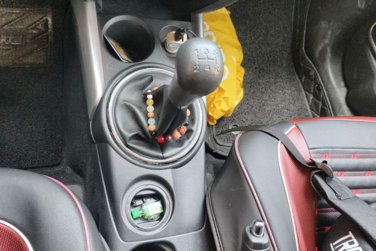 Used Mitsubishi ASX 2016 1.6L Manual Two-Wheel Drive Pioneer Edition Gear Lever