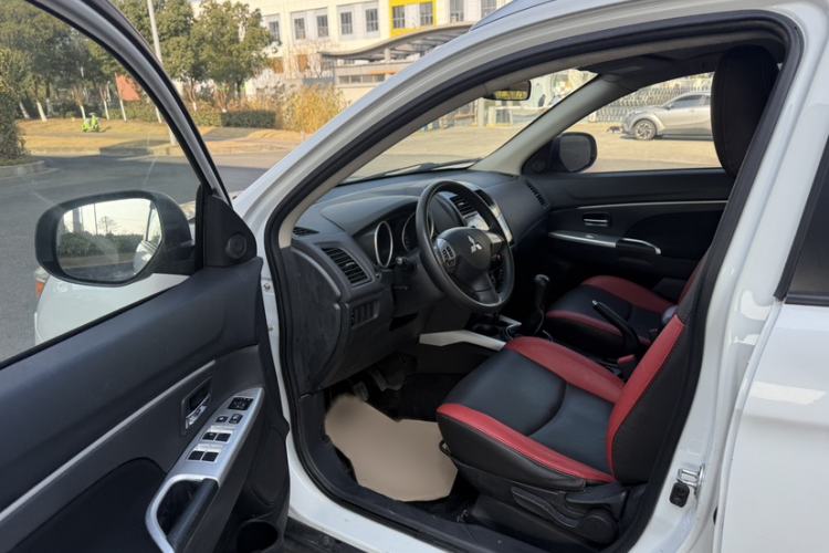 Used Mitsubishi ASX 2016 1.6L Manual Two-Wheel Drive Pioneer Edition Interior 1