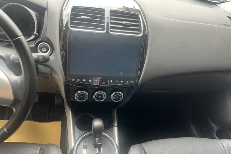 Used Mitsubishi ASX 2016 2.0L CVT Two-Wheel Drive Navigation Edition Interior 3