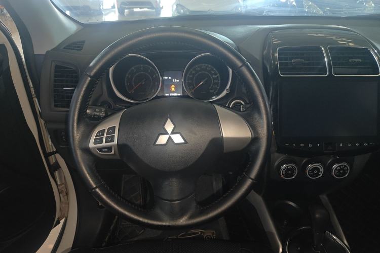 Used Mitsubishi ASX 2016 2.0L CVT Two-Wheel Drive Navigation Edition Interior 3