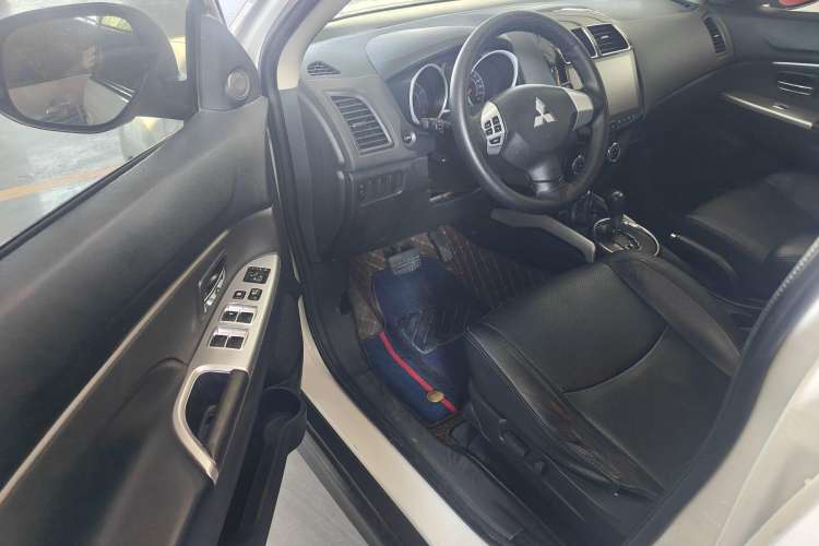 Used Mitsubishi ASX 2016 2.0L CVT Two-Wheel Drive Navigation Edition Interior 4