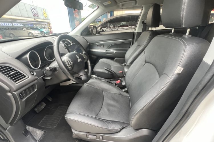 Used Mitsubishi ASX 2016 2.0L CVT Two-Wheel Drive Navigation Edition Interior 5