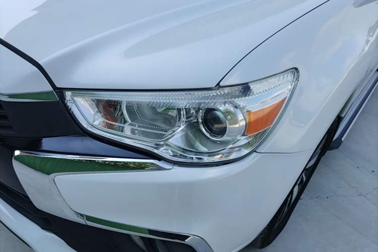 Used Mitsubishi ASX 2016 2.0L CVT Two-Wheel Drive Excellence Edition Left Front Headlight